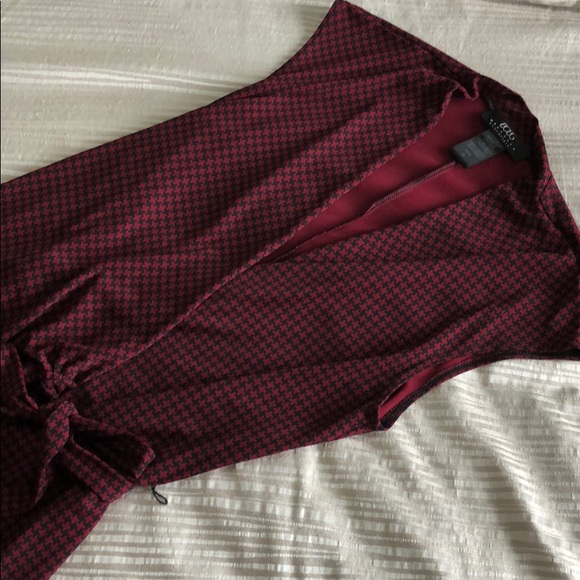 BCBG WRAP DRESS SIZE M - Picture 2 of 3